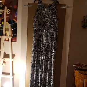 Black and white jumper